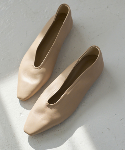 Spick & Span(スピックアンドスパン)の「Spick & Span ポインテッドフラット(その他シューズ・レディース・ブラック/ベージュ/シルバー・36/37/38)」の2枚目の写真