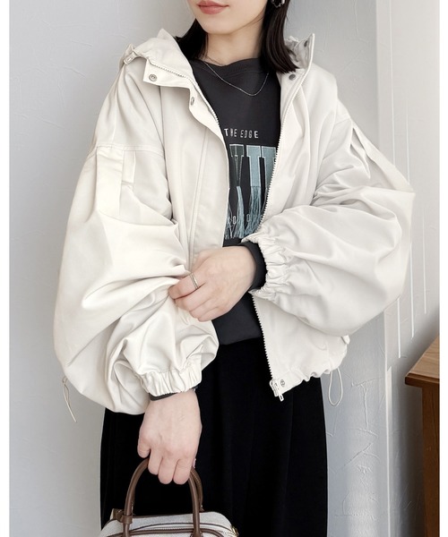 reca(レカ)の「ボリューム袖マウンテンパーカー(マウンテンパーカー・レディース・ライトカーキ/アイボリー・M)」の1枚目の写真