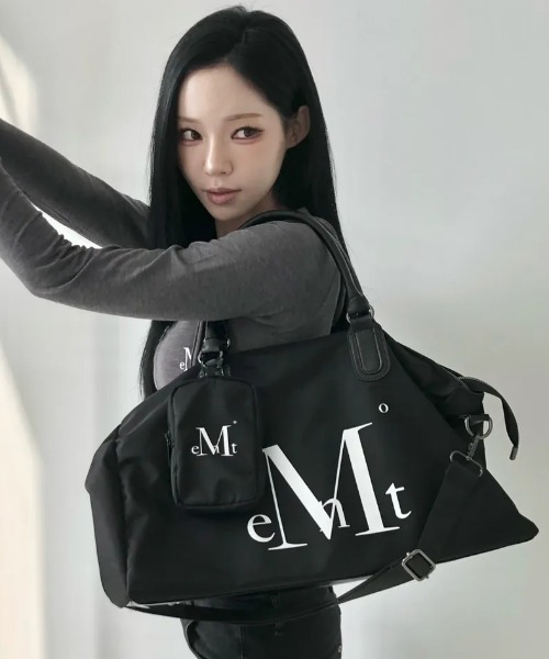 MUCENT(ムセント)の「◇MUCENT◇ブランド直輸入正規品/KAEL SIGNATURE LOGO GYM BOSTON DUFFLE BAG カエルシグネチャーロゴジムボストンダッフルバッグ 男女兼用ミニバッグ付き(ボストンバッグ・レディース・ブラック・FREE)」の1枚目の写真