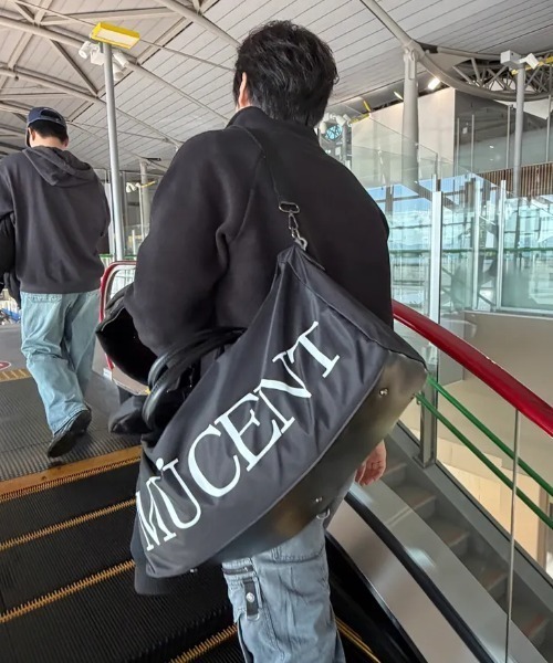 MUCENT(ムセント)の「◇MUCENT◇ブランド直輸入正規品/KAEL SIGNATURE LOGO GYM BOSTON DUFFLE BAG カエルシグネチャーロゴジムボストンダッフルバッグ 男女兼用ミニバッグ付き(ボストンバッグ・レディース・ブラック・FREE)」の13枚目の写真