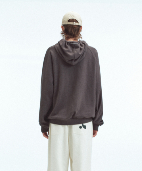 Rest&Recreation(レストアンドレクリエーション)の「OVERSIZED RAGLAN HOODIE - CHARCOAL(パーカー・メンズ・その他・ONE)」の5枚目の写真