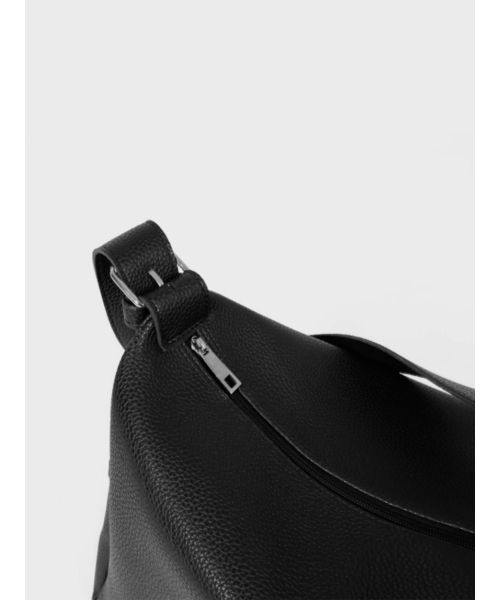 meetmetmeet（ミートメットミート）の「The Mark Large Embossed Black（メッセンジャーバッグ・メンズ・その他・FREE）」の7枚目の写真
