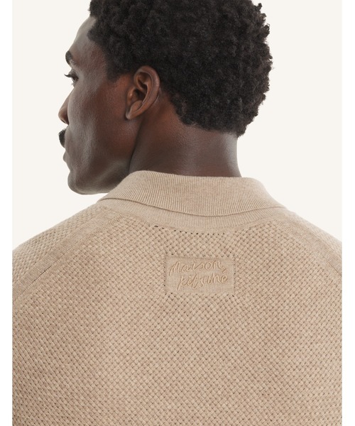 Maison Kitsune(メゾンキツネ)の「TEXTURED MERINO COTTON SHORT SLEEVE POLO(ポロシャツ・メンズ・ベージュ/ライトベージュ・XS/S/M/L)」の8枚目の写真