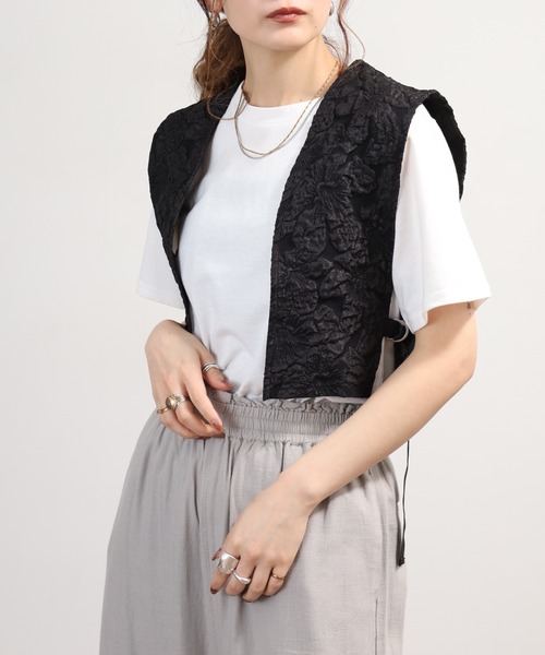 OMNES(オムネス)の「ふくれジャガードベスト Tシャツセット 半袖(Tシャツ/カットソー・レディース・ホワイト/ブラック・FREE)」の3枚目の写真