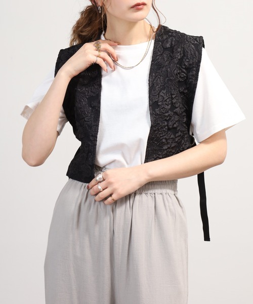 OMNES(オムネス)の「ふくれジャガードベスト Tシャツセット 半袖(Tシャツ/カットソー・レディース・ホワイト/ブラック・FREE)」の4枚目の写真