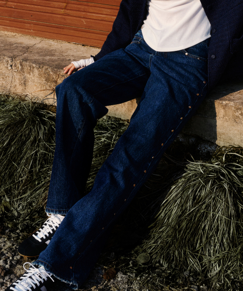 ERER(エルエル)の「Studed Denim Pants Blue(デニムパンツ・レディース・ブルー・2/1)」の4枚目の写真