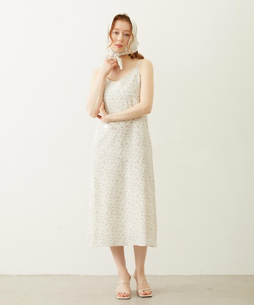 MILKFED.（ミルクフェド）の「FLORAL CAMISOLE DRESS（ワンピース・レディース・ブラック/ライトブルー/ホワイト・ONE SIZE）」の4枚目の写真