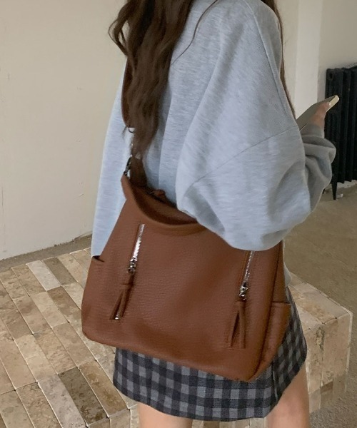 Ritzy(リッツィー)の「フェイクレザー ジップデザイン ショルダーバッグ(ショルダーバッグ・レディース・ブラウン/ダークブラウン/ブラック・FREE)」の9枚目の写真