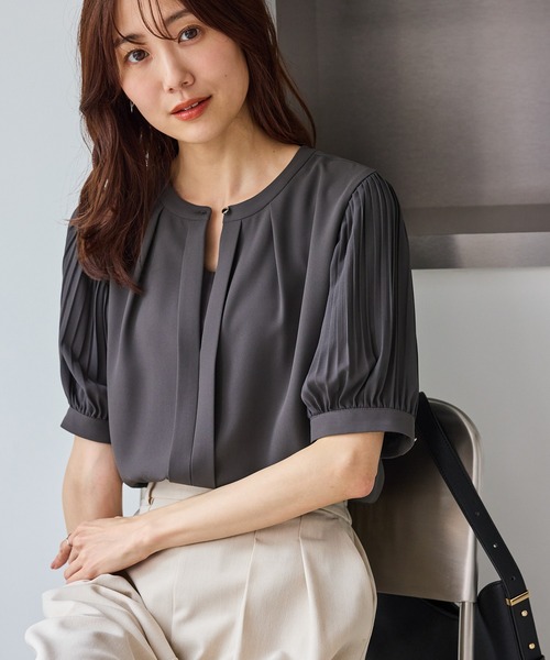 ROPE' PICNIC（ロペピクニック）の「袖プリーツハーフスリーブブラウス（シャツ/ブラウス・レディース・チャコールグレー/ホワイト/サックスブルー/ラベンダー・FREE）」の3枚目の写真
