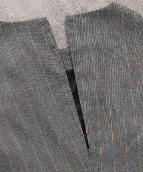 GANNI(ガニー)の「GANNI / ガニー Wool Stripe Belted Mini Dress(ドレス・レディース・チャコールグレー・34/36)」の9枚目の写真