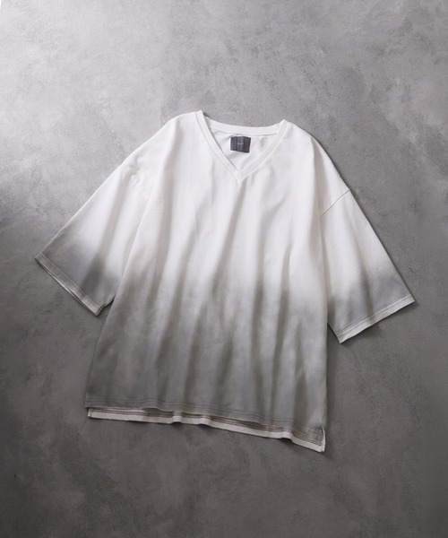 ELLUV(エルブ)の「【ELLUV/エルヴ】ファインコットンスムース ヴィンテージスノーグラデーション ショート丈 半袖VネックTシャツ(Tシャツ/カットソー・メンズ・グレー系その他/ブラック系その他/ホワイト系その他・S/M/L)」の2枚目の写真