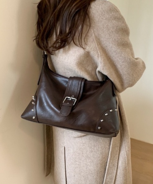 yuue' ( wear )（ユーイ）の「大容量スタッズベルトデザインショルダーバッグ/A4サイズ対応（ショルダーバッグ・レディース・ブラック/ダークブラウン・FREE）」の14枚目の写真