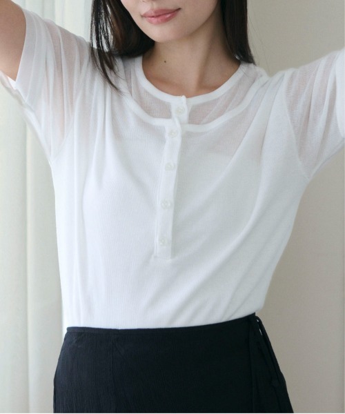 SOYEN(ソイエン)の「フェイクレイヤードシアーヘンリーネック半袖Tシャツ(Tシャツ/カットソー・レディース・ライトブルー/オフホワイト/ブルー・F)」の2枚目の写真