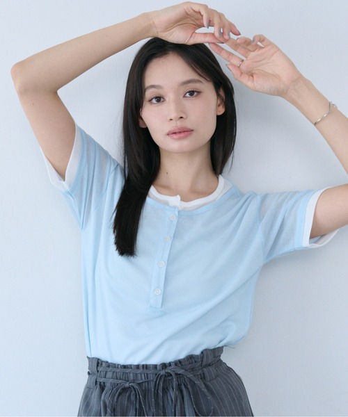 SOYEN(ソイエン)の「フェイクレイヤードシアーヘンリーネック半袖Tシャツ(Tシャツ/カットソー・レディース・ライトブルー/オフホワイト/ブルー・F)」の10枚目の写真