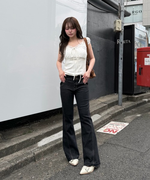 RAY CASSIN(レイカズン)の「【ローライズデニム】フラップポケット細フレアデニムパンツ(デニムパンツ・レディース・スカイブルー/ブルー/ブラック・M/S)」の14枚目の写真