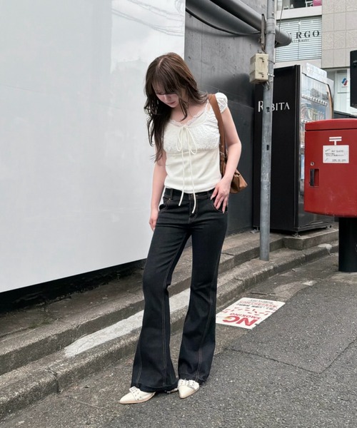 RAY CASSIN(レイカズン)の「【ローライズデニム】フラップポケット細フレアデニムパンツ(デニムパンツ・レディース・スカイブルー/ブルー/ブラック・M/S)」の15枚目の写真