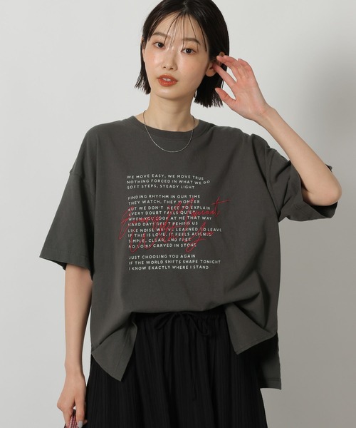 LAKOLE(ラコレ)の「刺繍ロゴTEE / 671505(Tシャツ/カットソー・レディース・チャコール/アイボリー/ブラック・FREE)」の6枚目の写真