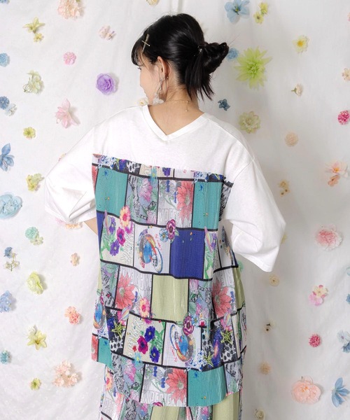 ScoLar（スカラー）の「162612：アートコラージュ柄プリーツ切替 接触冷感プルオーバー（Tシャツ/カットソー・レディース・オフホワイト/ブラック・M）」の2枚目の写真