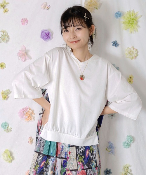 ScoLar（スカラー）の「162612：アートコラージュ柄プリーツ切替 接触冷感プルオーバー（Tシャツ/カットソー・レディース・オフホワイト/ブラック・M）」の3枚目の写真