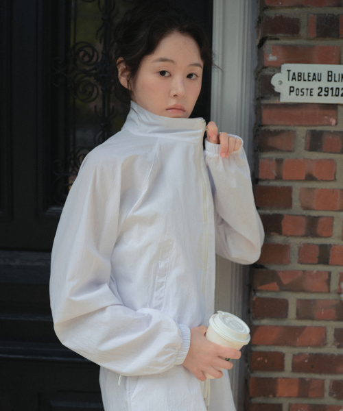 WEDNESDAYOASISFORWOMEN(ウェンズデー オアシス フォー ウーマン)の「ナイロンハイネックウィンドジャケット_IVORY(WB6OT10)(ナイロンジャケット・レディース・アイボリー・FREE)」の2枚目の写真