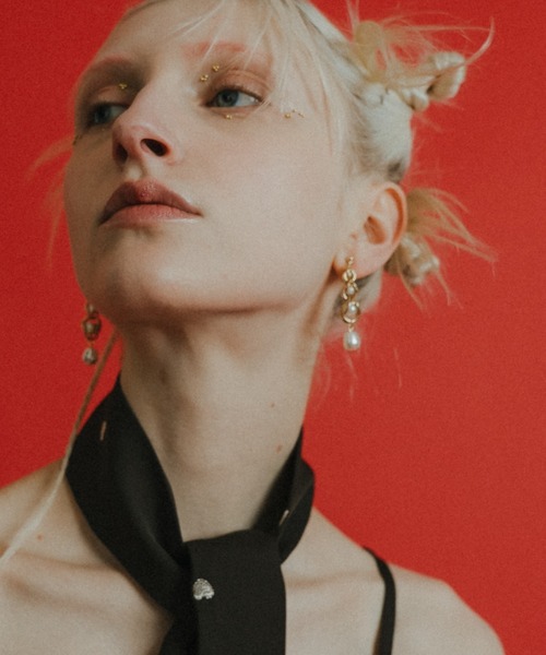 et.UNiVER(エトユニベール)の「Orbit pearl earrings(イヤリング・レディース・ゴールド/シルバー・FREE)」の5枚目の写真