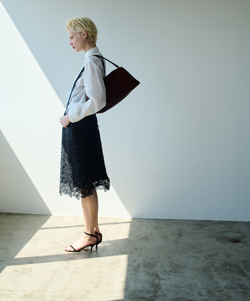VERMEIL par iena(ヴェルメイユパーイエナ)の「Cutwork Lace Midi スカート(スカート・レディース・ブラック・FREE)」の3枚目の写真