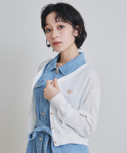 REDYAZEL（レディアゼル）の「ロゴプレートVネックカーディガン（カーディガン/ボレロ・レディース・レッド/グリーン/ネイビー/ホワイト・FREE）」の2枚目の写真