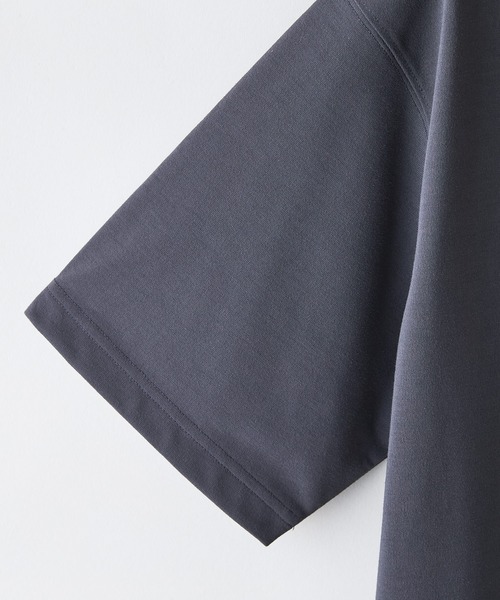 UNIIT(ユニット)の「【HEAT BLOCKER/ヒートブロッカー】【まるで着る日傘!遮熱&UVカット】コットンライク VネックTシャツ 吸水速乾 アンチピリング イージーケア ユニセックス(Tシャツ/カットソー・メンズ・チャコールグレー/ホワイト/ブラック・MEDIUM/X-LARGE/LARGE)」の11枚目の写真