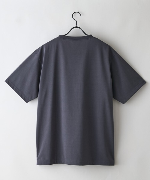 UNIIT(ユニット)の「【HEAT BLOCKER/ヒートブロッカー】【まるで着る日傘!遮熱&UVカット】コットンライク VネックTシャツ 吸水速乾 アンチピリング イージーケア ユニセックス(Tシャツ/カットソー・メンズ・チャコールグレー/ホワイト/ブラック・MEDIUM/X-LARGE/LARGE)」の9枚目の写真