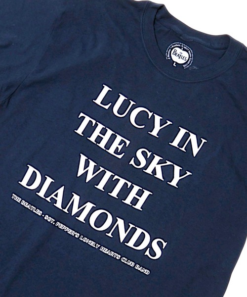 MUSIC TEE(ミュージックティー)の「THE BEATLES“LUCY IN THE SKY”/ ザ ビートルズ "ルーシー インザスカイ(Tシャツ/カットソー・メンズ・ネイビー・LARGE/X-LARGE)」の4枚目の写真