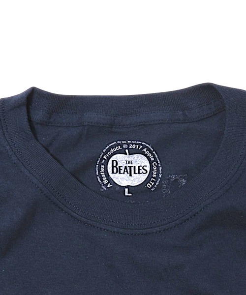MUSIC TEE(ミュージックティー)の「THE BEATLES“LUCY IN THE SKY”/ ザ ビートルズ "ルーシー インザスカイ(Tシャツ/カットソー・メンズ・ネイビー・LARGE/X-LARGE)」の5枚目の写真