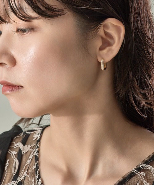 Kana(カナ)の「ビジューラインストーンフープワンタッチピアス 結婚式 お呼ばれ パーティー オケージョン(ピアス(両耳用)・レディース・シルバー/ゴールド・フリー)」の6枚目の写真