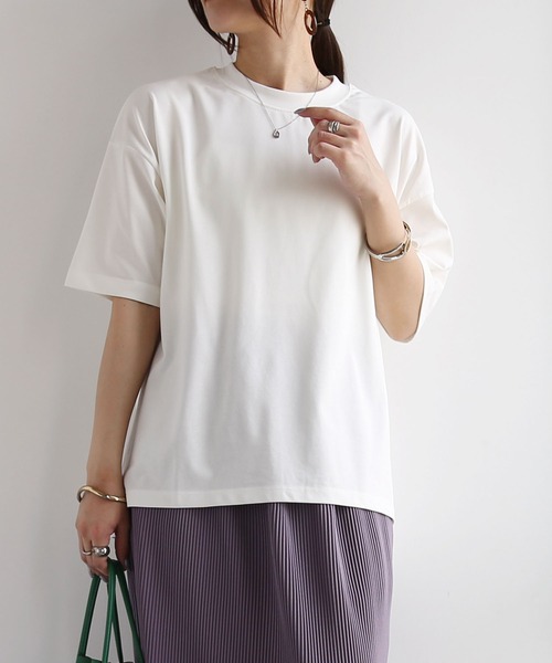 and it_(アンドイット)の「汗じみ軽減加工五分袖Tシャツ(Tシャツ/カットソー・レディース・グレイッシュベージュ/ブラック/アイボリー・M-L)」の2枚目の写真