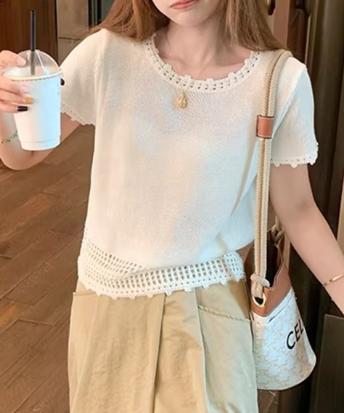 AMAJI(アマジ)の「アイレットレース ショート丈 スリム サマーニット 半袖Tシャツ(Tシャツ/カットソー・レディース・ホワイト・MEDIUM/SMALL)」の2枚目の写真