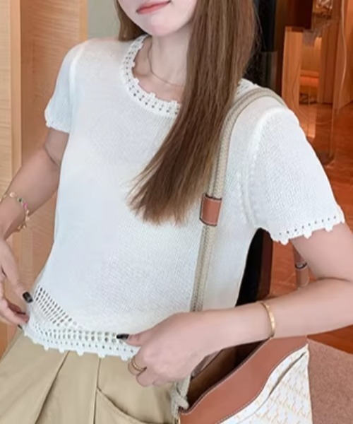 AMAJI(アマジ)の「アイレットレース ショート丈 スリム サマーニット 半袖Tシャツ(Tシャツ/カットソー・レディース・ホワイト・MEDIUM/SMALL)」の3枚目の写真