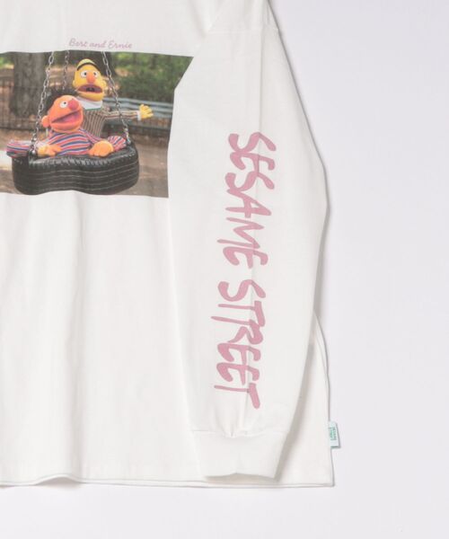 SESAME STREET(セサミストリート)の「【SESAME STREET/セサミストリート】フォトロングスリーブTシャツ(Tシャツ/カットソー・レディース・サックスブルー/ピンク/オフホワイト/チャコールグレー・LARGE/X-LARGE/MEDIUM)」の6枚目の写真