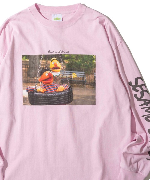 SESAME STREET(セサミストリート)の「【SESAME STREET/セサミストリート】フォトロングスリーブTシャツ(Tシャツ/カットソー・レディース・サックスブルー/ピンク/オフホワイト/チャコールグレー・LARGE/X-LARGE/MEDIUM)」の4枚目の写真
