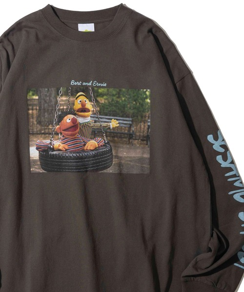 SESAME STREET(セサミストリート)の「【SESAME STREET/セサミストリート】フォトロングスリーブTシャツ(Tシャツ/カットソー・レディース・サックスブルー/ピンク/オフホワイト/チャコールグレー・LARGE/X-LARGE/MEDIUM)」の1枚目の写真