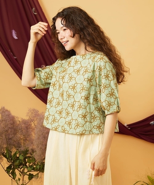 Jocomomola(ホコモモラ)の「【2WAY】Sacudida フラワーコード刺繍カットソー(Tシャツ/カットソー・レディース・ネイビー/グリーン・40)」の6枚目の写真