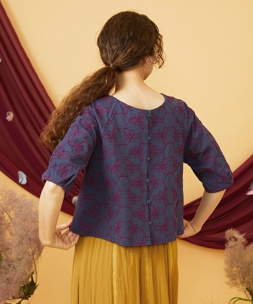 Jocomomola(ホコモモラ)の「【2WAY】Sacudida フラワーコード刺繍カットソー(Tシャツ/カットソー・レディース・ネイビー/グリーン・40)」の10枚目の写真