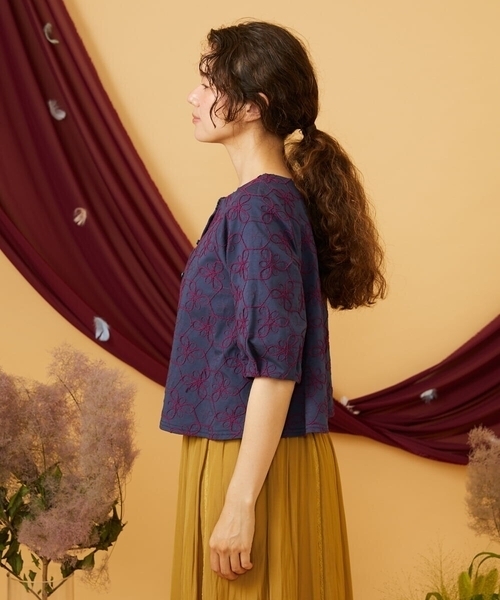 Jocomomola(ホコモモラ)の「【2WAY】Sacudida フラワーコード刺繍カットソー(Tシャツ/カットソー・レディース・ネイビー/グリーン・40)」の14枚目の写真