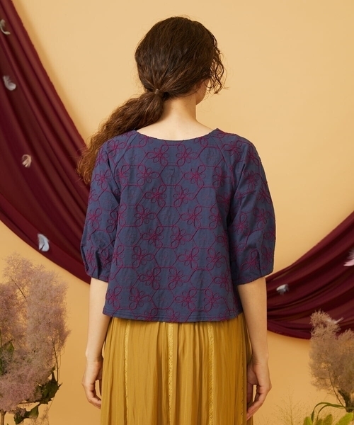 Jocomomola(ホコモモラ)の「【2WAY】Sacudida フラワーコード刺繍カットソー(Tシャツ/カットソー・レディース・ネイビー/グリーン・40)」の15枚目の写真