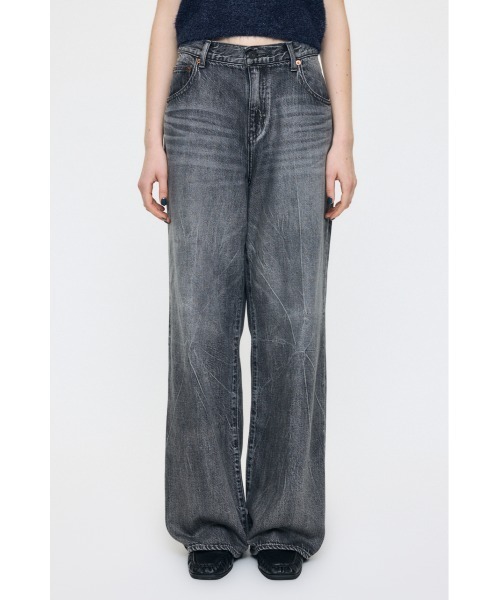 MOUSSY(マウジー)の「LOW SLUNG LOOSE FLARE(デニムパンツ・レディース・ブラック/ダークブルー/ブラウン・0/2/1)」の2枚目の写真