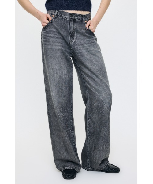 MOUSSY(マウジー)の「LOW SLUNG LOOSE FLARE(デニムパンツ・レディース・ブラック/ダークブルー/ブラウン・0/2/1)」の8枚目の写真