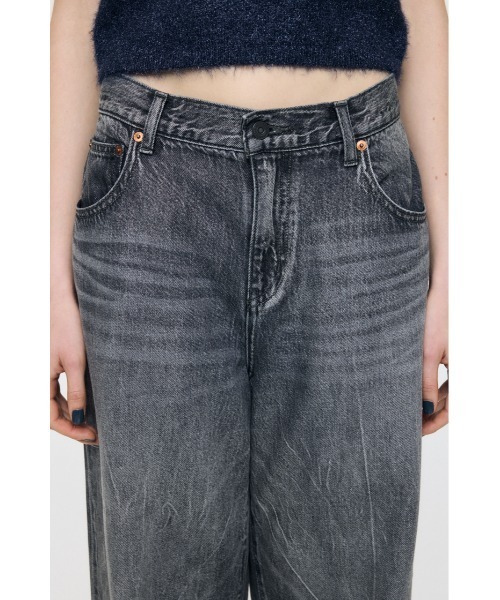 MOUSSY(マウジー)の「LOW SLUNG LOOSE FLARE(デニムパンツ・レディース・ブラック/ダークブルー/ブラウン・0/2/1)」の11枚目の写真