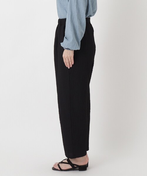 one'sterrace(ワンズテラス)の「エンボス加工 タックパンツ(その他パンツ・レディース・ベージュ系その他7/ブラック系8・02)」の12枚目の写真