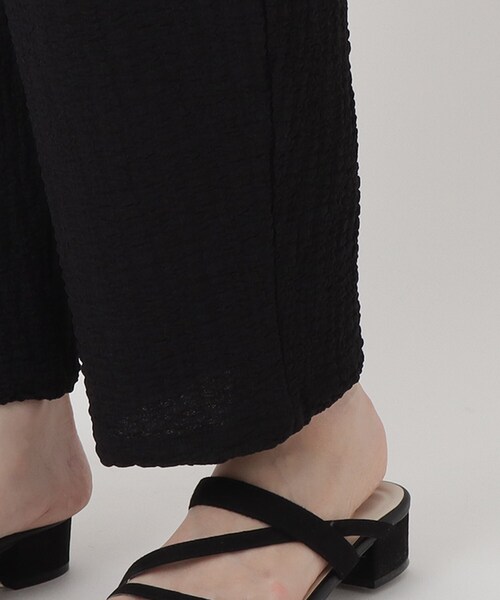 one'sterrace(ワンズテラス)の「エンボス加工 タックパンツ(その他パンツ・レディース・ベージュ系その他7/ブラック系8・02)」の9枚目の写真