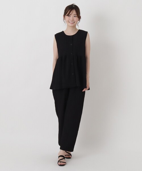 one'sterrace(ワンズテラス)の「エンボス加工 タックパンツ(その他パンツ・レディース・ベージュ系その他7/ブラック系8・02)」の6枚目の写真