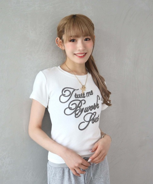 CECIL McBEE(セシルマクビー)の「【CECIL McBEE】チェーンステッチロゴTシャツ(Tシャツ/カットソー・レディース・ブラック/ブラウン/グレー/ホワイト・MEDIUM)」の18枚目の写真