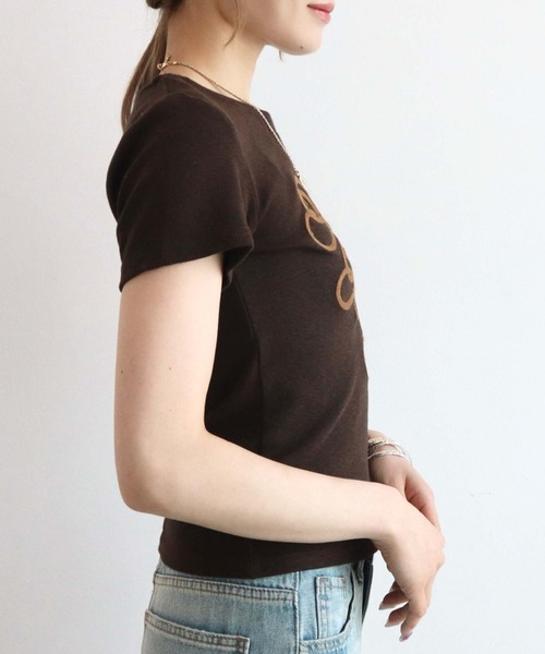 CECIL McBEE(セシルマクビー)の「【CECIL McBEE】チェーンステッチロゴTシャツ(Tシャツ/カットソー・レディース・ブラック/ブラウン/グレー/ホワイト・MEDIUM)」の5枚目の写真